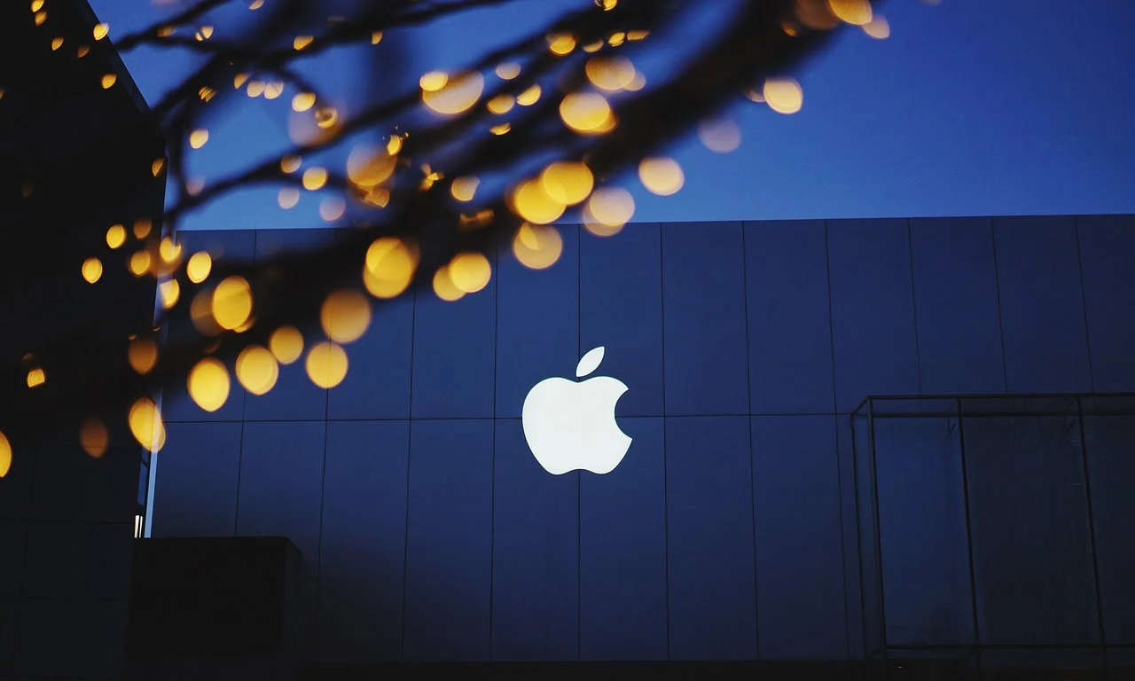 Apple All Set To Open Its First Official Store In India