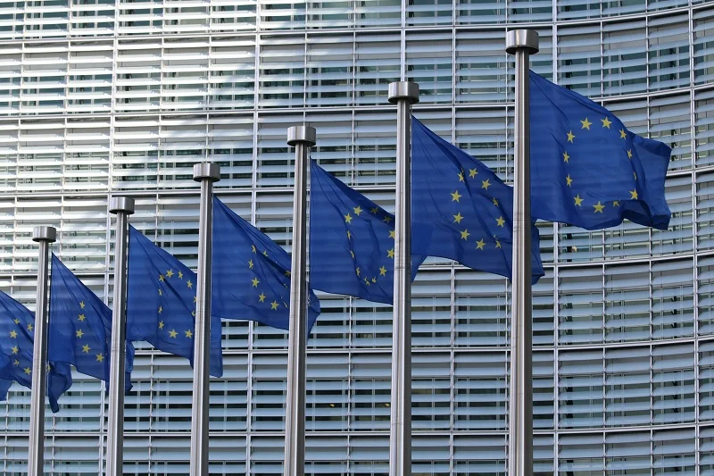 EU Passes New Regulation for User-Replaceable Batteries By 2027